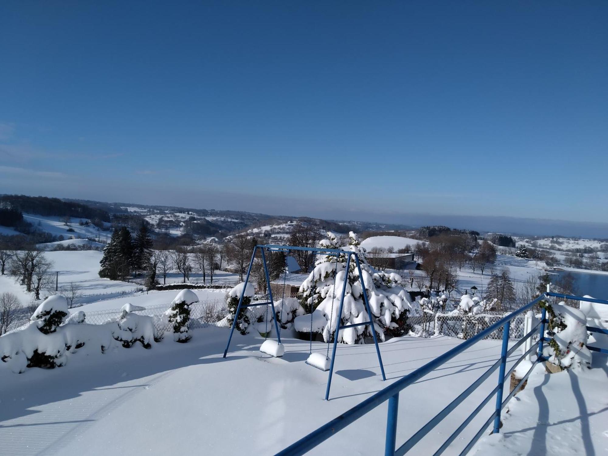 La Tour-dʼAuvergne Le Lac, La Neige,La Vue מראה חיצוני תמונה